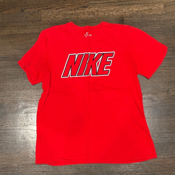Men’s Medium- Nike tee “vibrant” - Picture 1 of 3